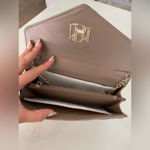 NWT | Badgley Mischka | Diamond Quilt Convertible Crossbody Bag | Taupe - Picture 6 of 8